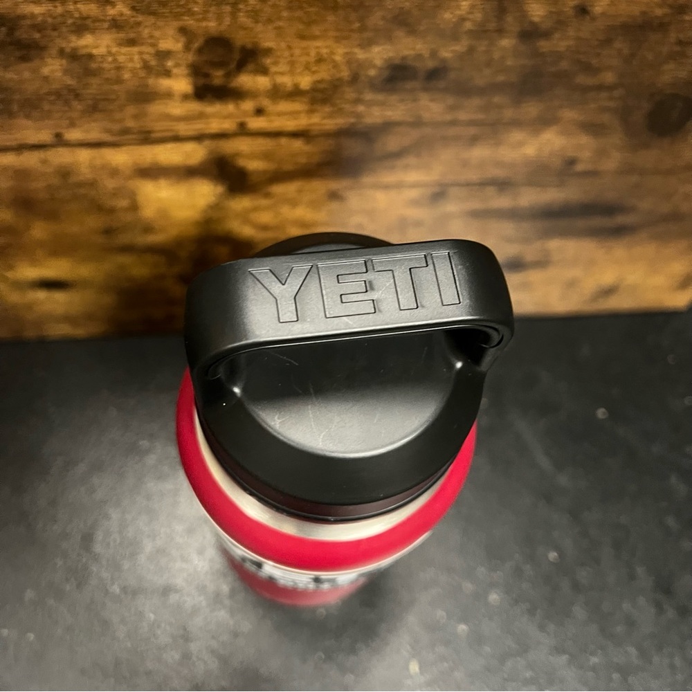 YETI Rambler HARVEST RED - Picture 2 of 5
